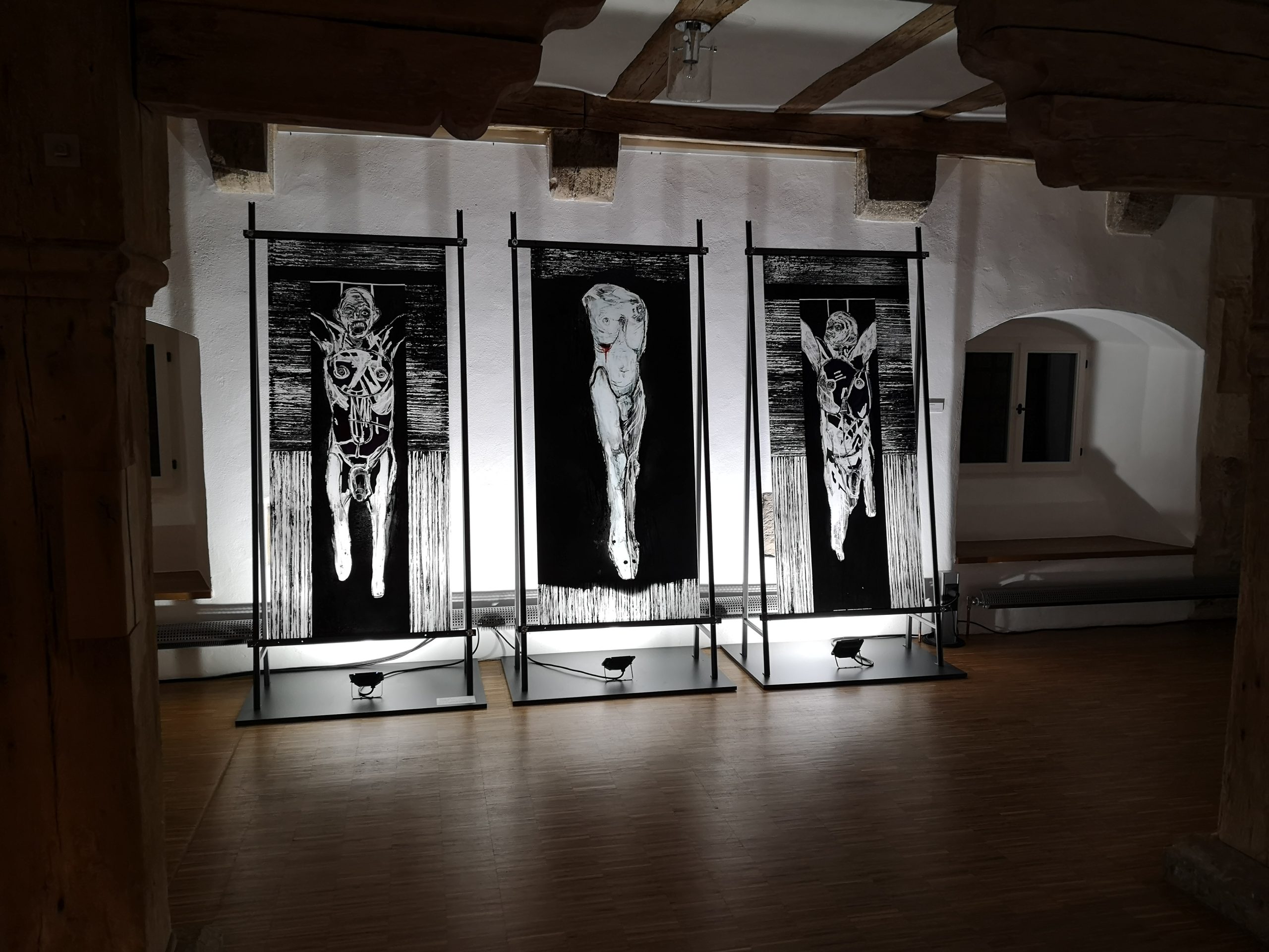 Eröffnung der Sonderausstellung „‚Du leuchtend Kleinod, edler Stein‘ Zeitgenössische Glasfenster“ im Kreiskulturzentrum Kloster Wechterswinkel