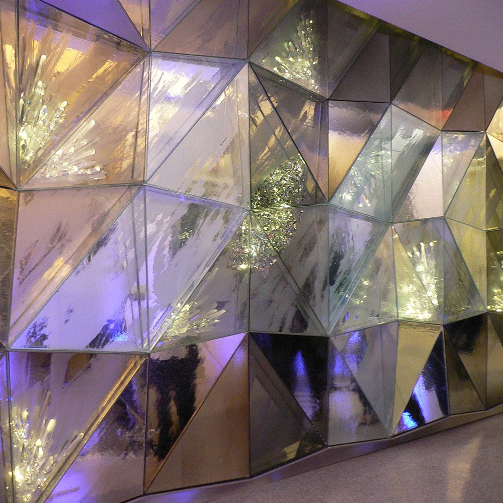Sideview of the crystalline geode wall in Rockefeller Center NYC