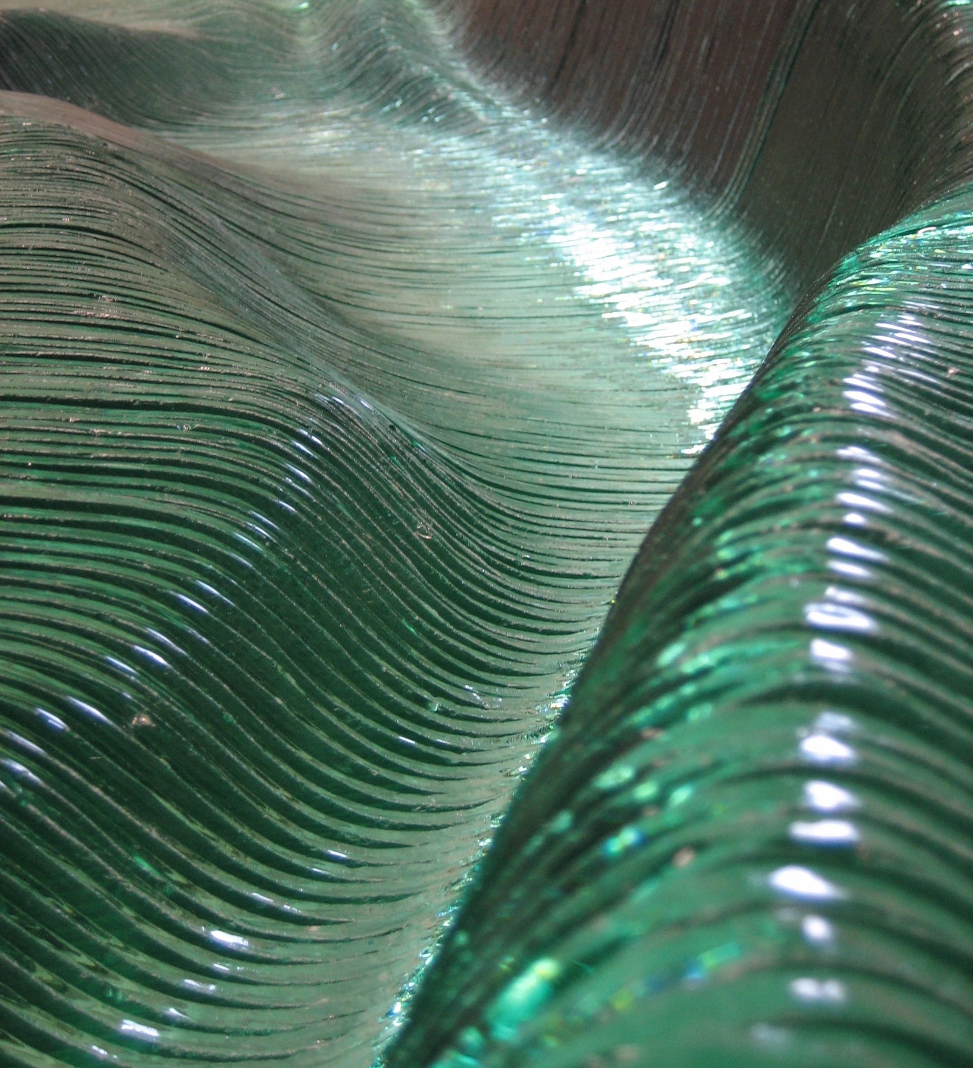 Nahaufnahme geschichtetes Floatglas, eine der Glasarten bei Derix Glasstudios